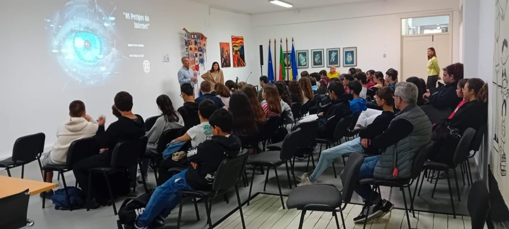 Palestra “Perigos da Internet” – Semana dos Departamentos