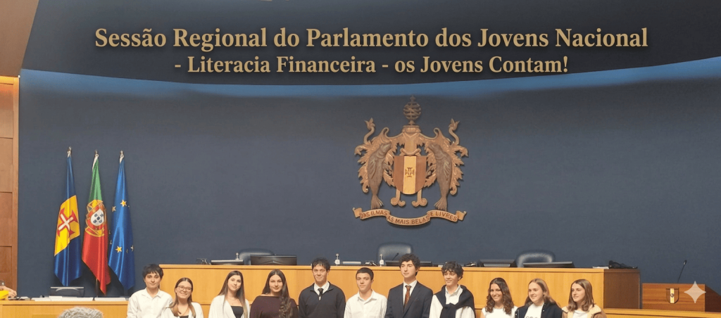Jovens da Região Debatem Literacia Financeira no Hemiciclo da Assembleia Legislativa da RAM Escola Dr. Eduardo Brazão de Castro em destaque na Sessão Regional do Parlamento Jovem Nacional