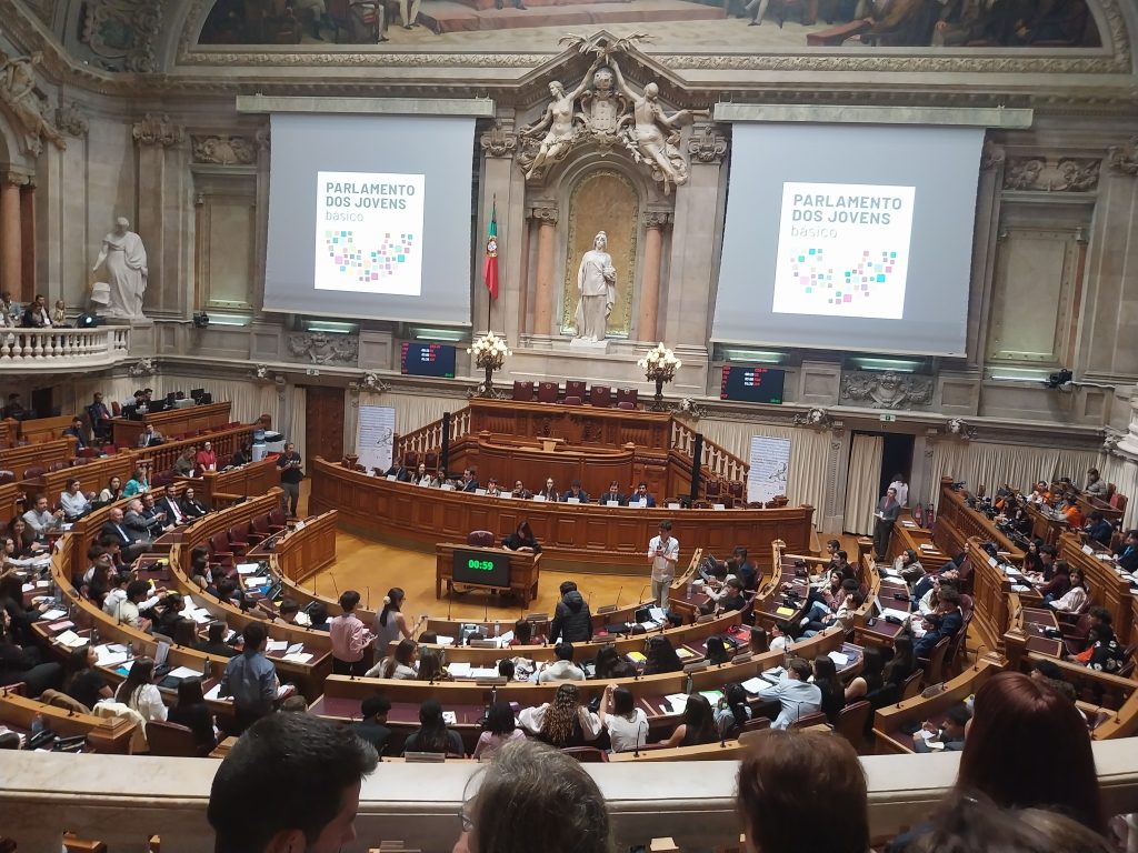 Parlamento dos Jovens Regional debate “…violência e os seus contornos: combater e prevenir”. Alunos apresentam medidas contra toda e qualquer forma de violência. Posição clara dos nossos Alunos: “Prevenção!”